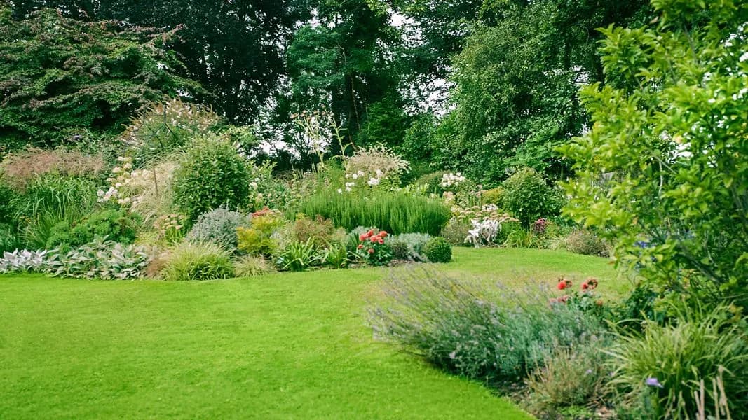 English Cottage Garden, view 8