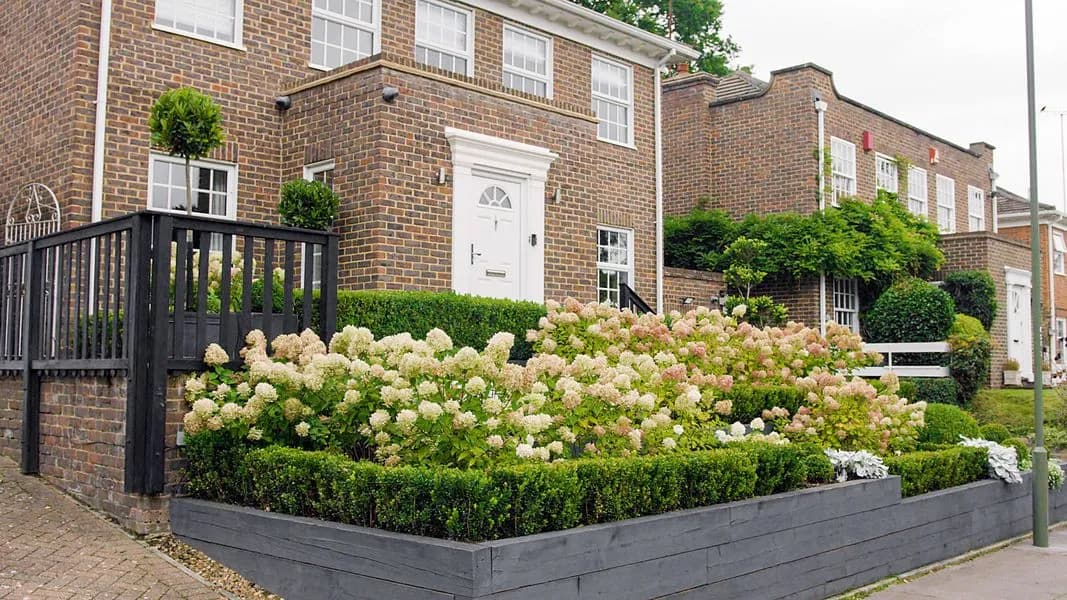 Tiered Front Garden, view 5