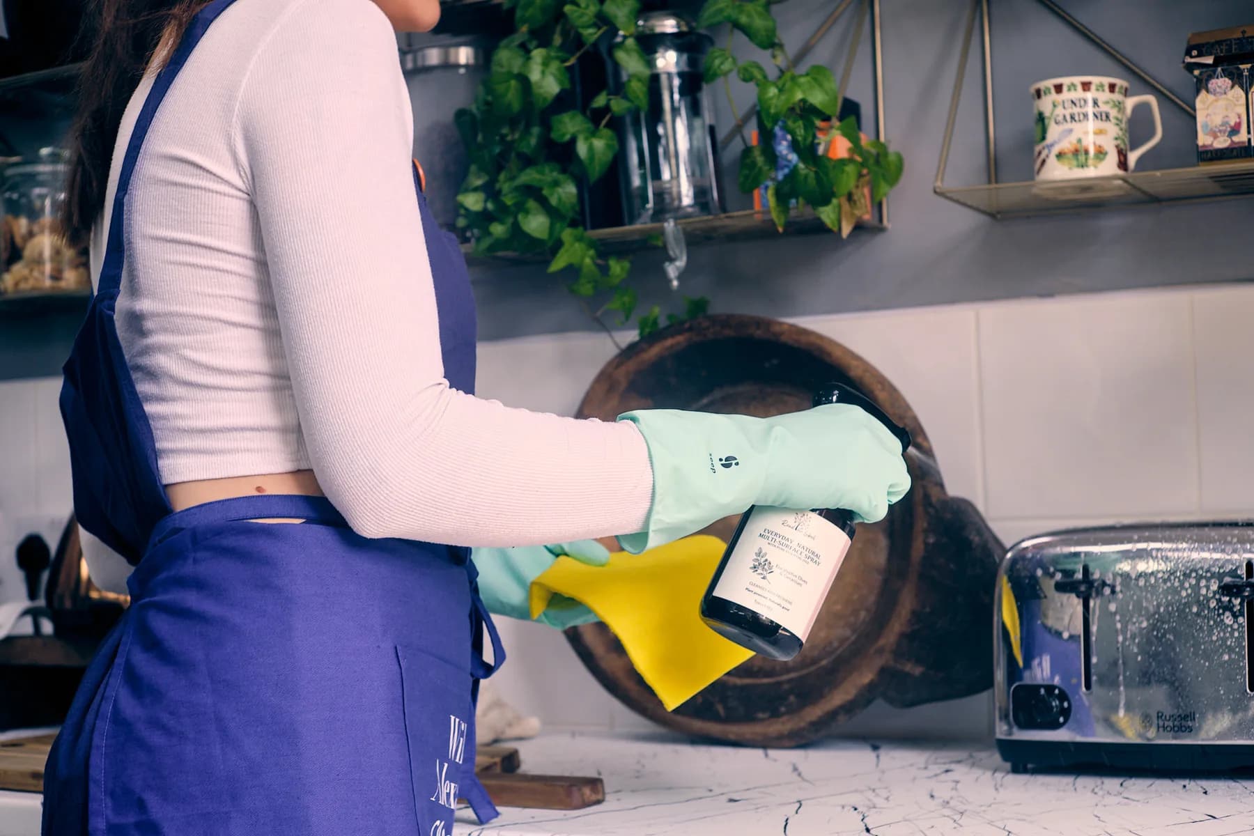 End-of-tenancy cleaning — our team at work