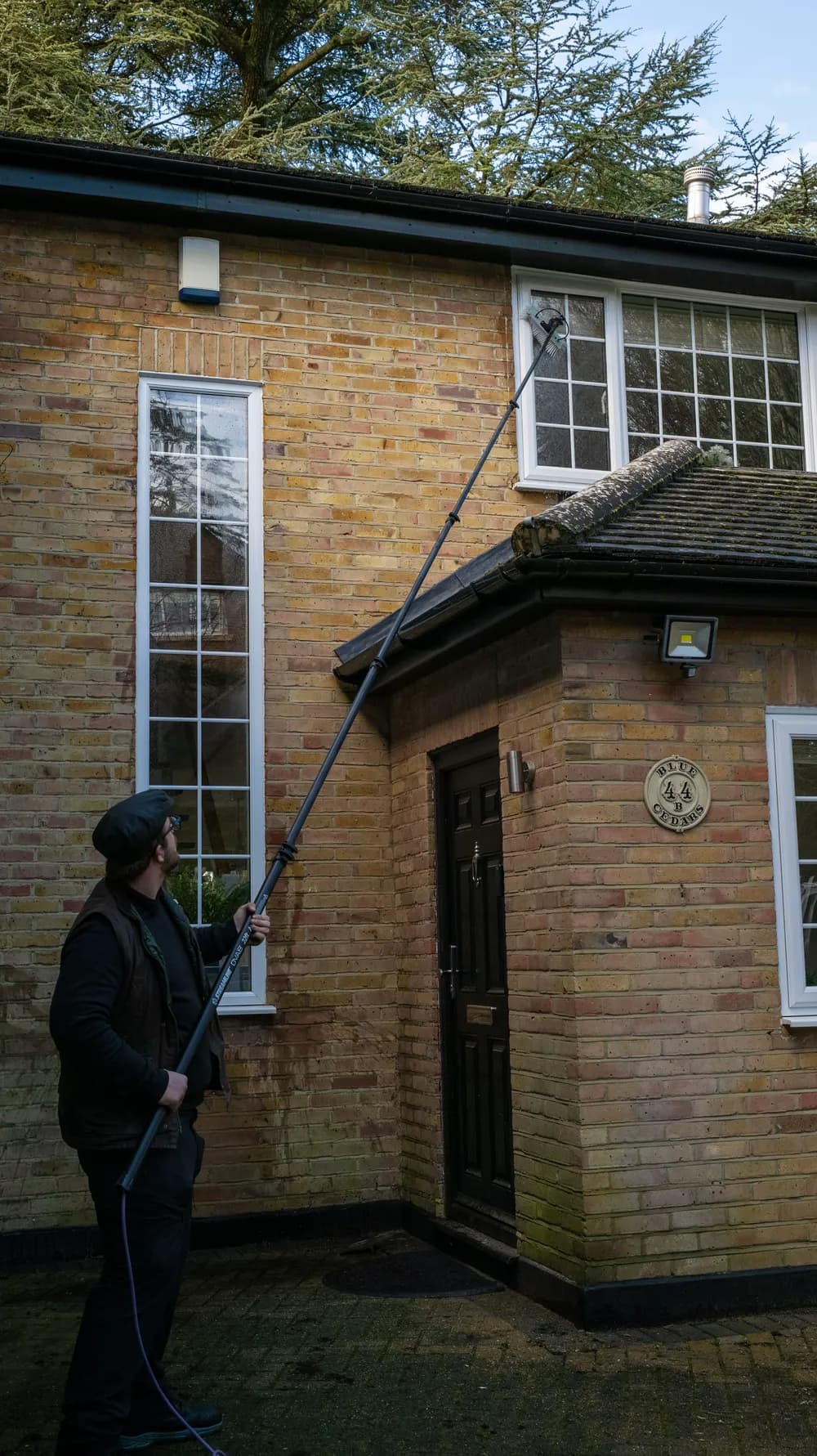 Upper-floor pole and reach clean