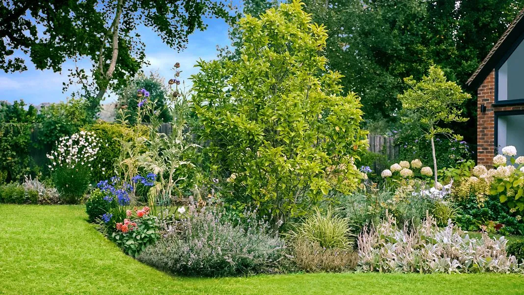 English Cottage Garden, view 7