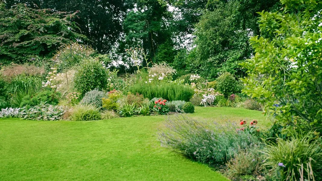 English Cottage Garden, view 8
