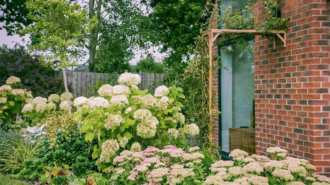 English Cottage Garden, view 10