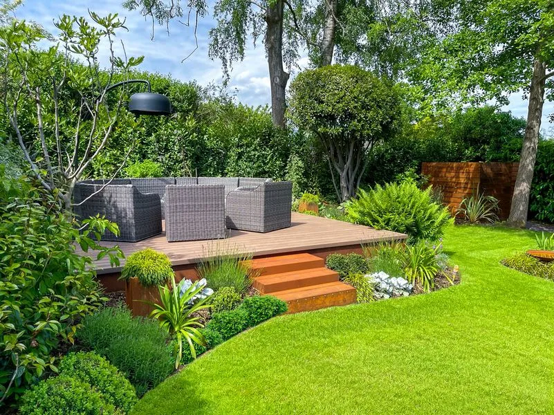 Outside Entertaining Garden, view 7