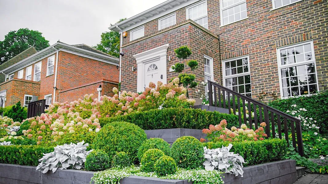 Tiered Front Garden, view 4