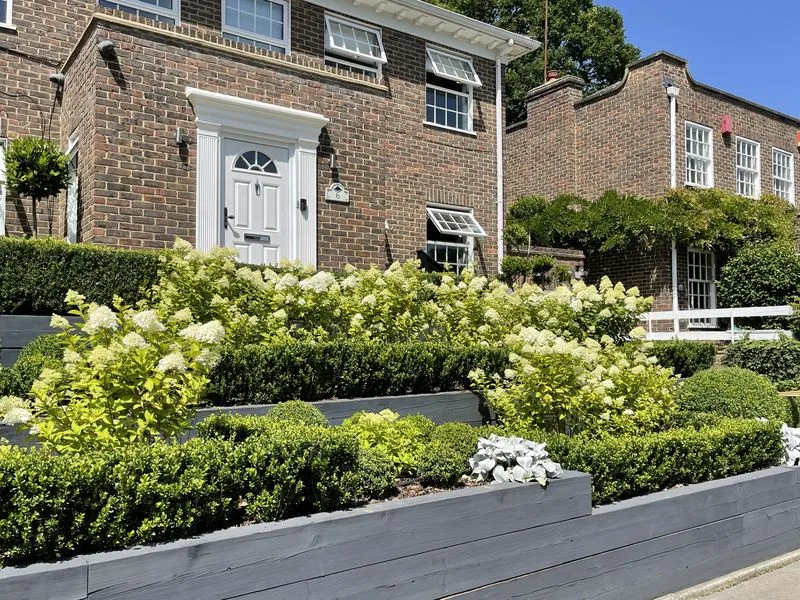 Tiered Front Garden, view 9