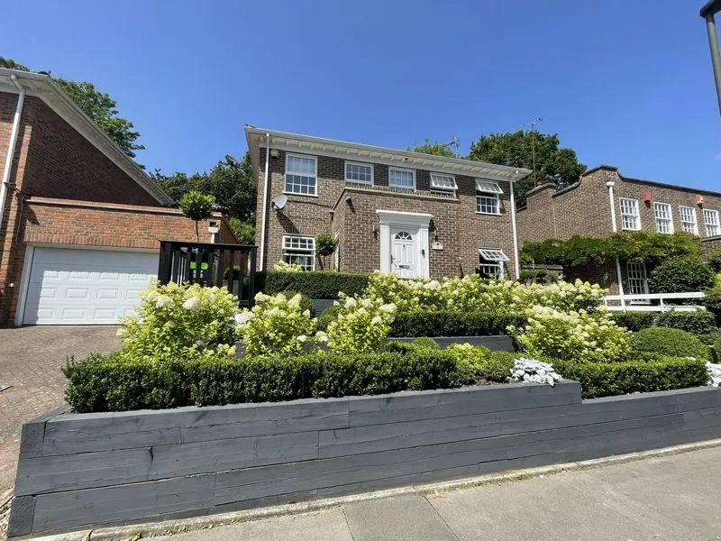 Tiered Front Garden, view 10