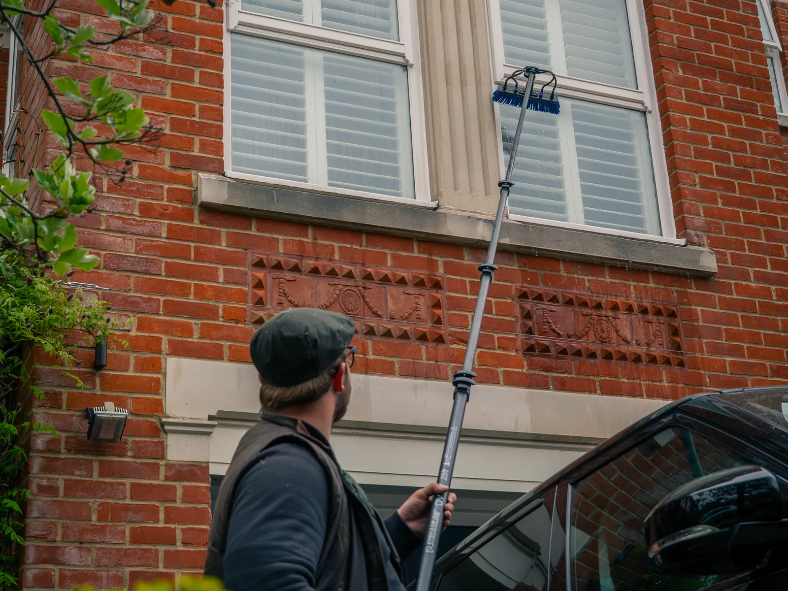 Upper-floor pole and reach clean